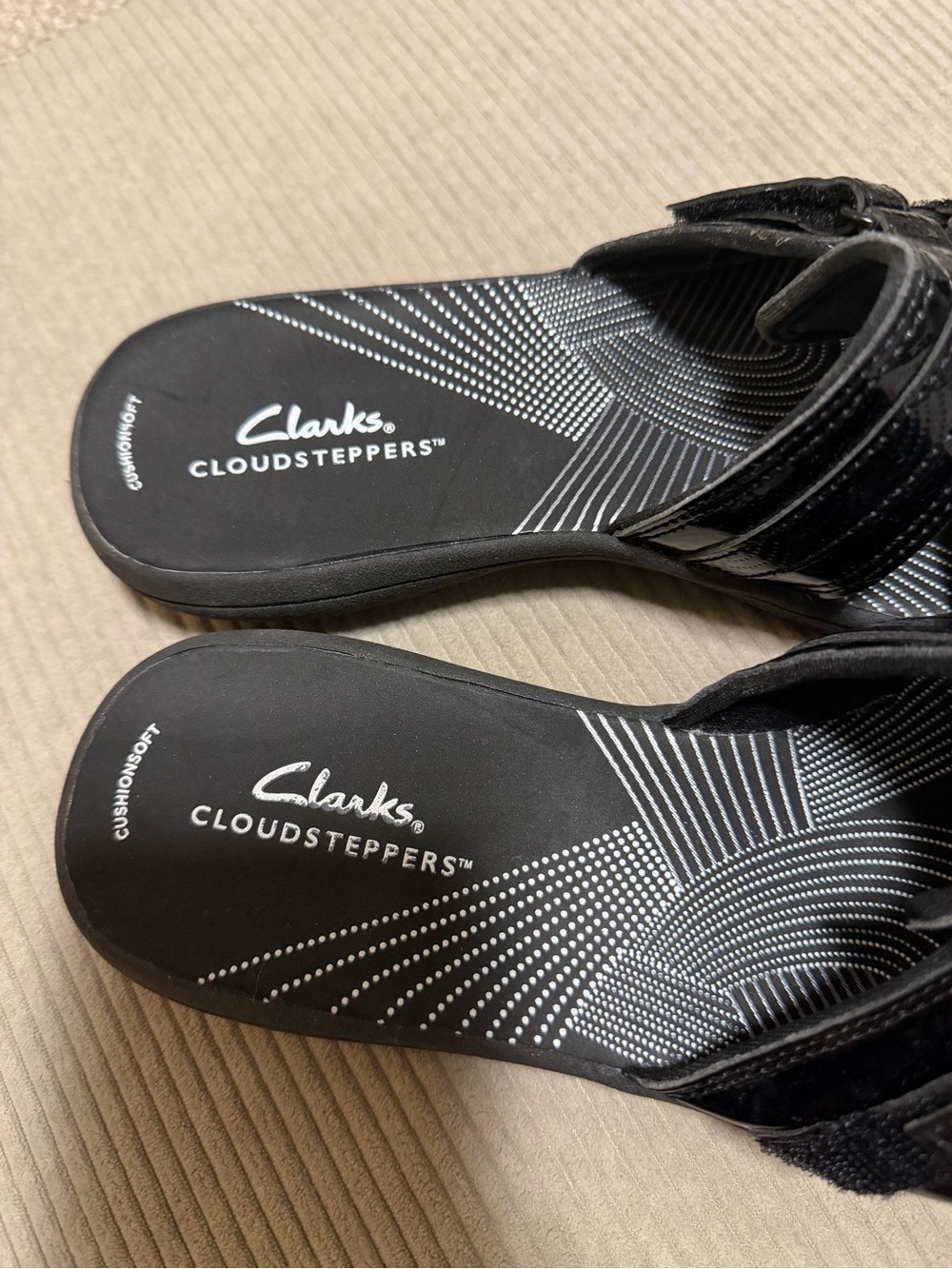 Clarks Women's Black Patent Slide Sandals with Adjustable Straps 8 - Picture 3 of 6